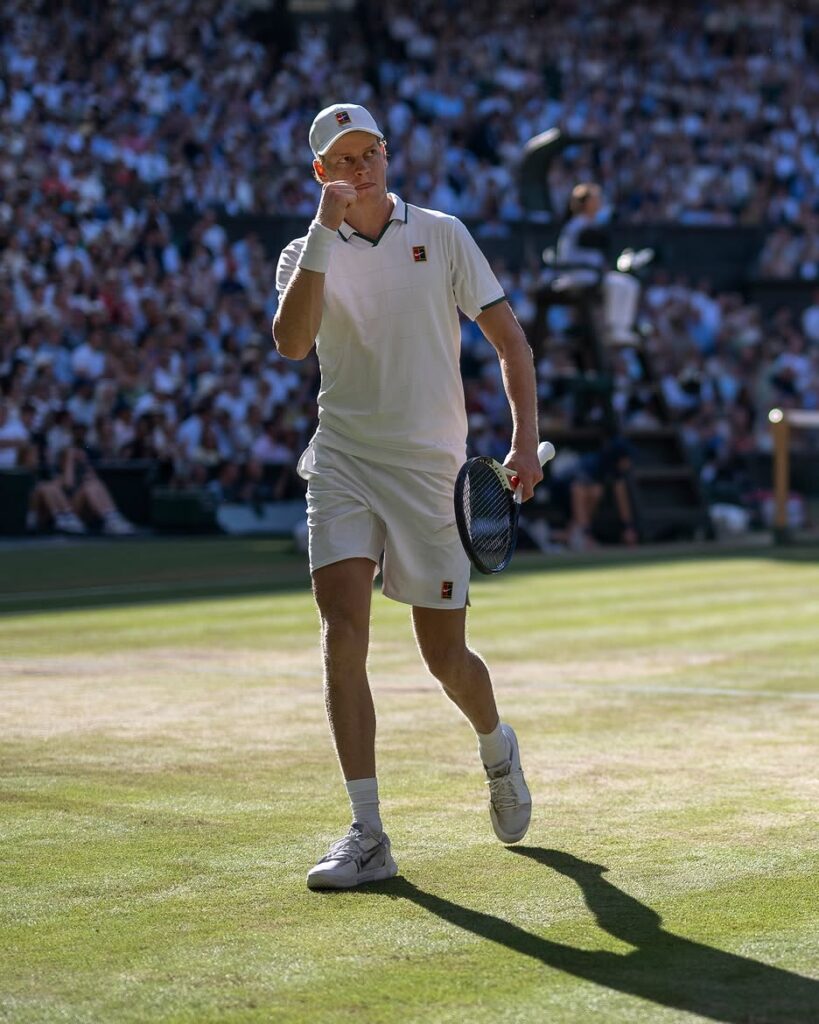 One set away from defending his crown.Jannik Sinner leads Alexander Zverev 6 77 7 62 6 3 i