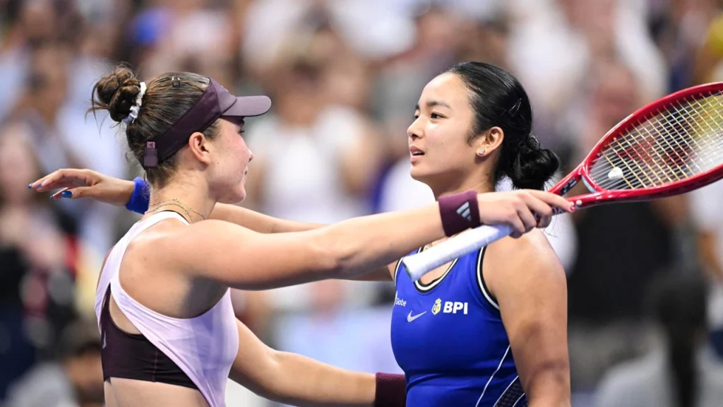 2026 US Open 3라운드 심화 분석이바 요비치 vs 알렉산드라 이알라 2 경기 종료후 이바 요비치 선수와 알렉산드라 이알라 선수가 서로를 격려 하고 있다.